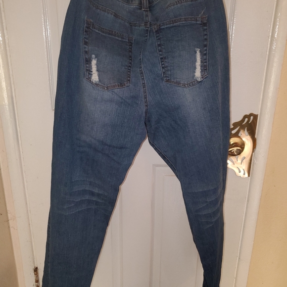Distressed Jeans - Picture 3 of 4
